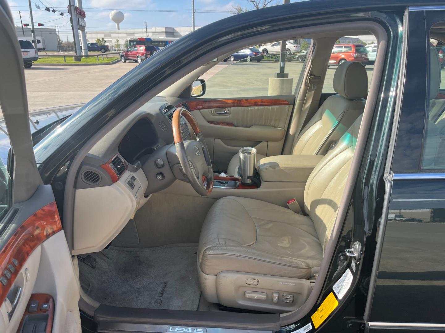 2001 blue /TAN Lexus LS 430 Sedan (JTHBN30F410) with an 4.3L V8 DOHC 32V engine, 5-Speed Automatic Overdrive transmission, located at 14700 Tomball Parkway 249, Houston, TX, 77086, (281) 444-2200, 29.928619, -95.504074 - Photo#8